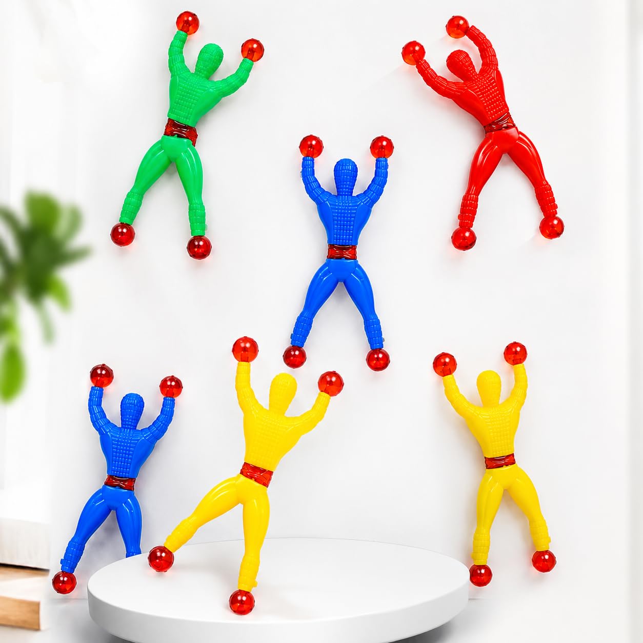 Wall Climbing Sticky Man Action Figures, 5 Pcs Pack Flexible Throwing Toy Set with Red Grip Balls, Random Colour Climber Men Party Return Gifts for Kids Indoor Play